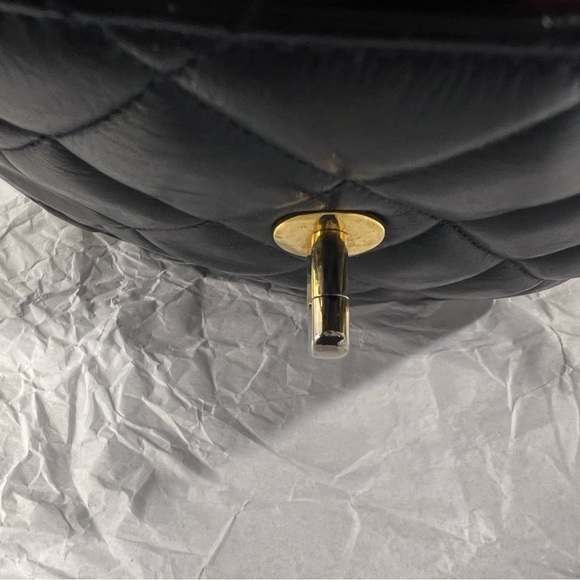 CHANEL Vintage Classic quilted lambskin navy handbag. Circa 1989-1991 - Picture 10 of 16